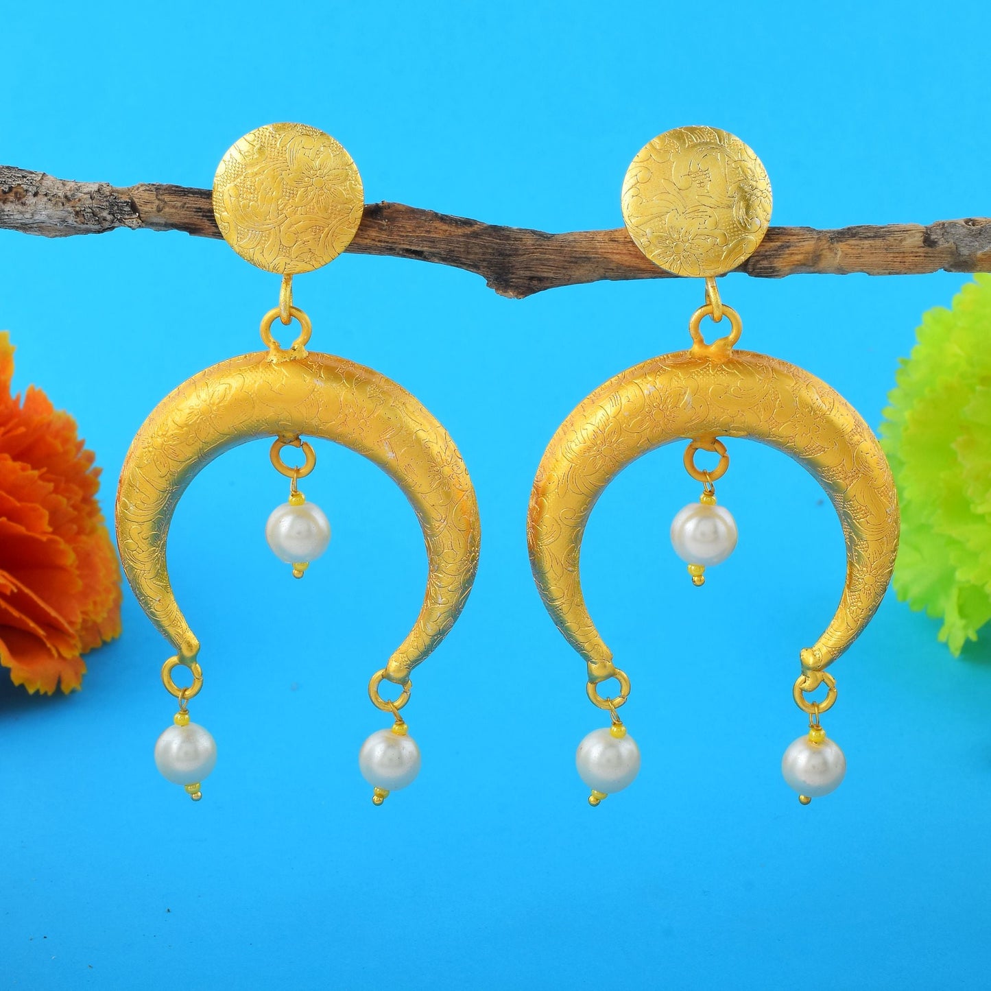 Attractive Gold Color Fashion Earrings Perfect For Women’S Party Wear And Traditional Styling