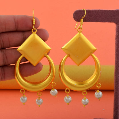 Elegant Gold Color Fashion Earrings Crafted With Premium Artistic Work For Bridal Jewelry Fashion