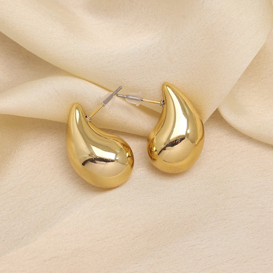 Elegant Gold Color Fashion Earrings With Shimmering Design For Party And Wedding Wear