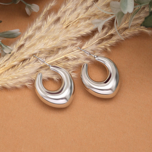 Gorgeous Silver Color Fashion Earrings With Polished Shine Perfect For Formal Gatherings