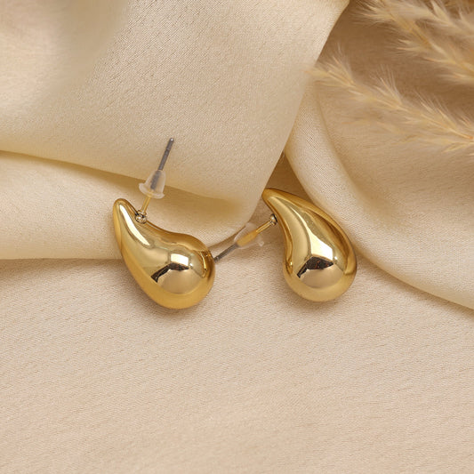Charming Gold Color Fashion Earrings With Trendy Stone Setting For Modern Fashion Style