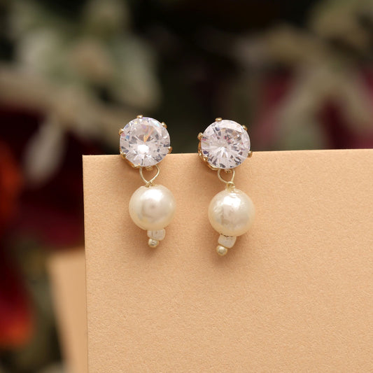 Stilvolle weiße 12 Paar modische Ohrringe, perfekt für Brautmode und ethnische Feiern