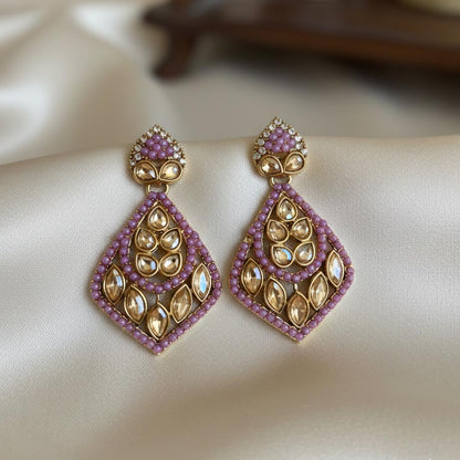 Violette Modeschmuck-Ohrringe mit modernem amerikanischem Diamant-Finish
