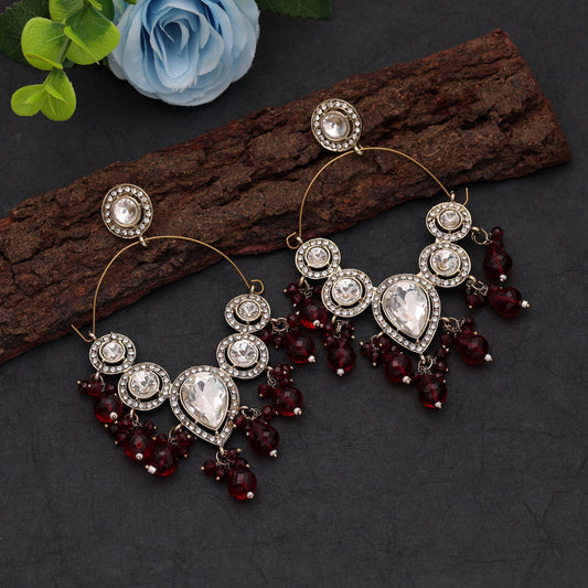 Rote Ohrhänger, gefertigt mit elegantem, festlichem Schmuck-Flair