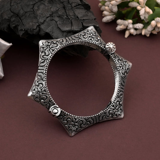 Fashionable Silver Color Oxidised Openable Bracelet For Casual And Formal Styles