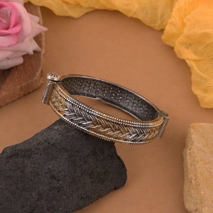 Designer-Armband in Gold- und Silberfarbe, zweifarbig, oxidiert, zum Öffnen für Damen