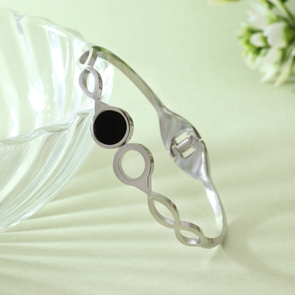 Black Color Openable Bracelet With Modern Design For Daily And Party Use