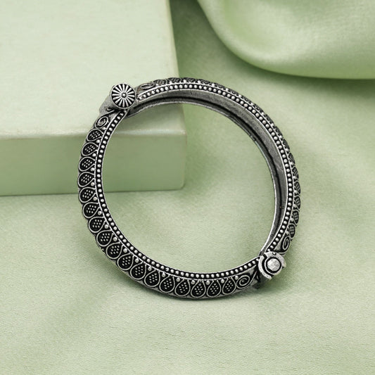 Premium Silver Color Oxidised Openable Bracelet For Women Festive Ethnic Fashion Collection Wear