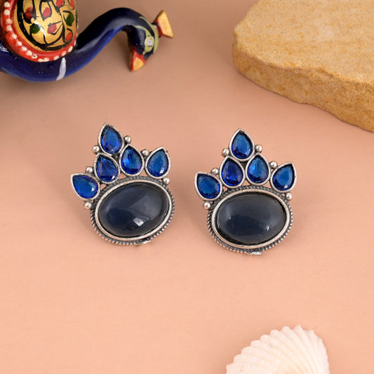 Traditionelle oxidierte Ohrringe in Blau mit atemberaubender künstlerischer Gravurarbeit