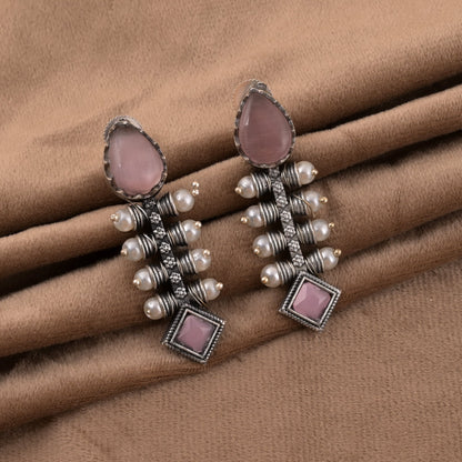 Stilvolle oxidierte Ohrringe in Rosa mit kräftigem geometrischem Design