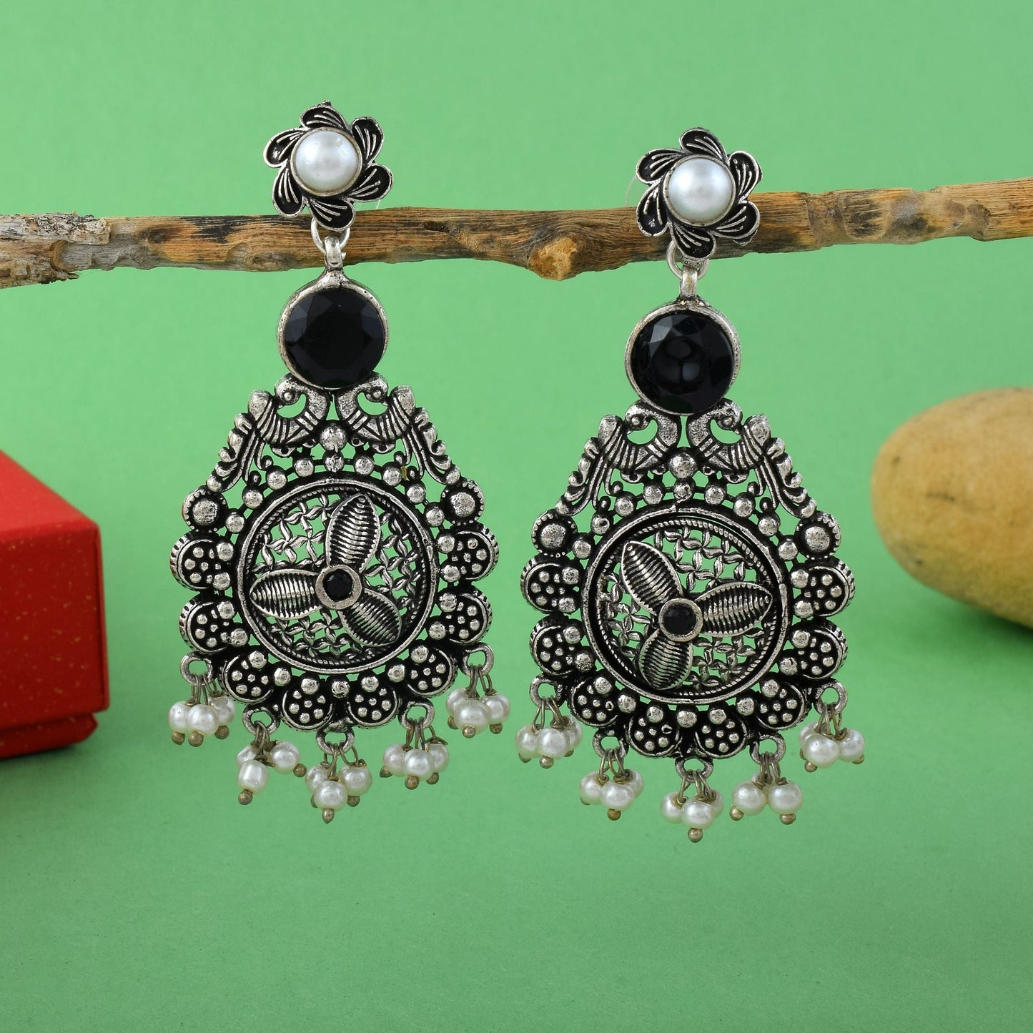 Oxidierte Ohrringe in Königsschwarz für Festivals, Verlobungen und traditionelle Outfits