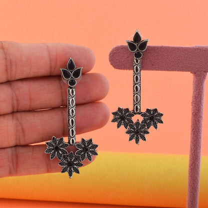 Stilvolle, schwarz oxidierte Ohrringe, perfekt für die Hochzeitskleidung und traditionelle Outfits von Frauen