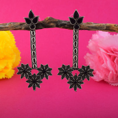 Stilvolle, schwarz oxidierte Ohrringe, perfekt für die Hochzeitskleidung und traditionelle Outfits von Frauen