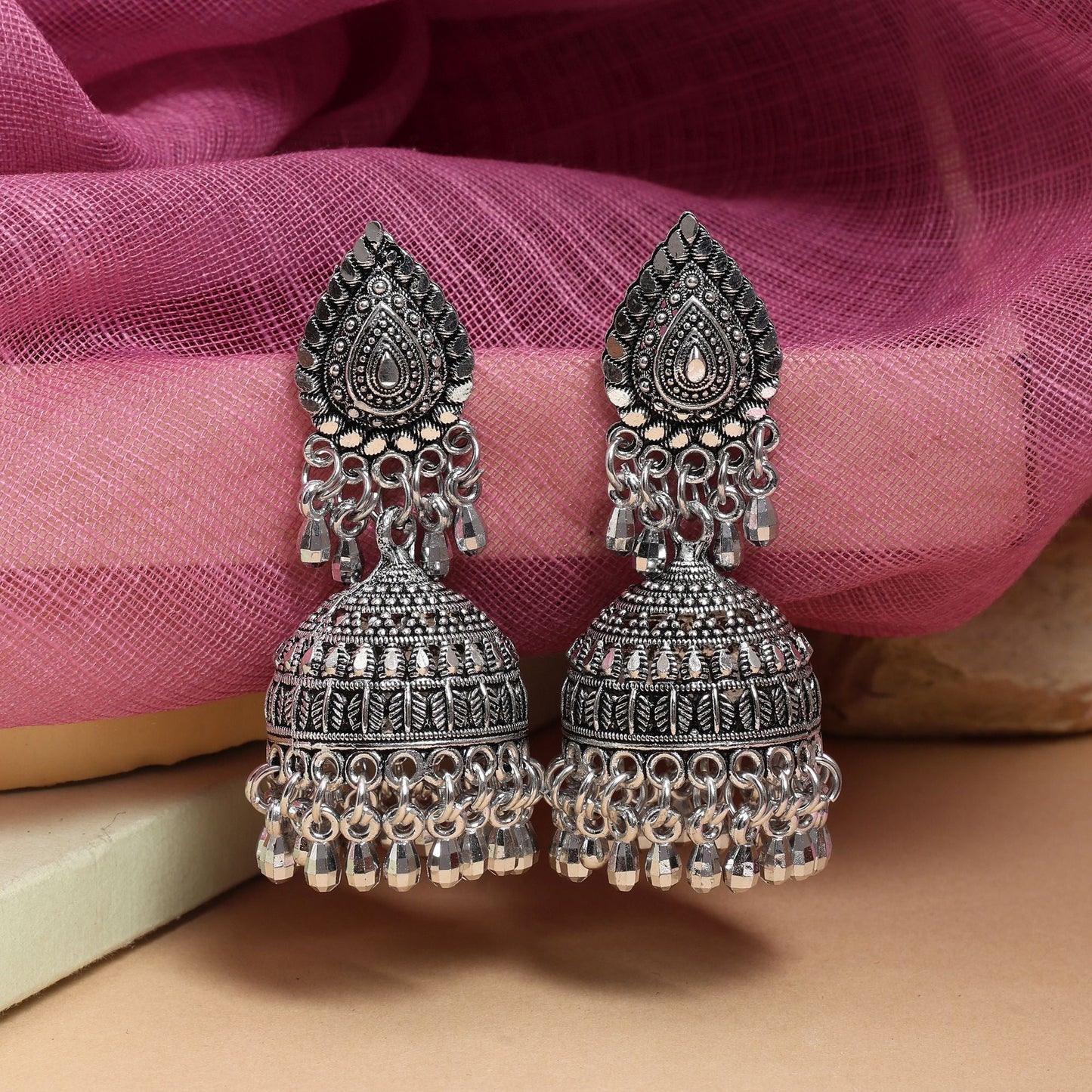 Wunderschöne silberfarbene oxidierte Ohrringe, perfekt für den ethnischen Damen-Styling und Partyschmuck