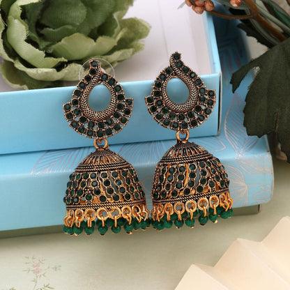 Attraktive, oxidierte Ohrringe in Grün für Brautmodeschmuck, Hochzeiten und festliche Looks