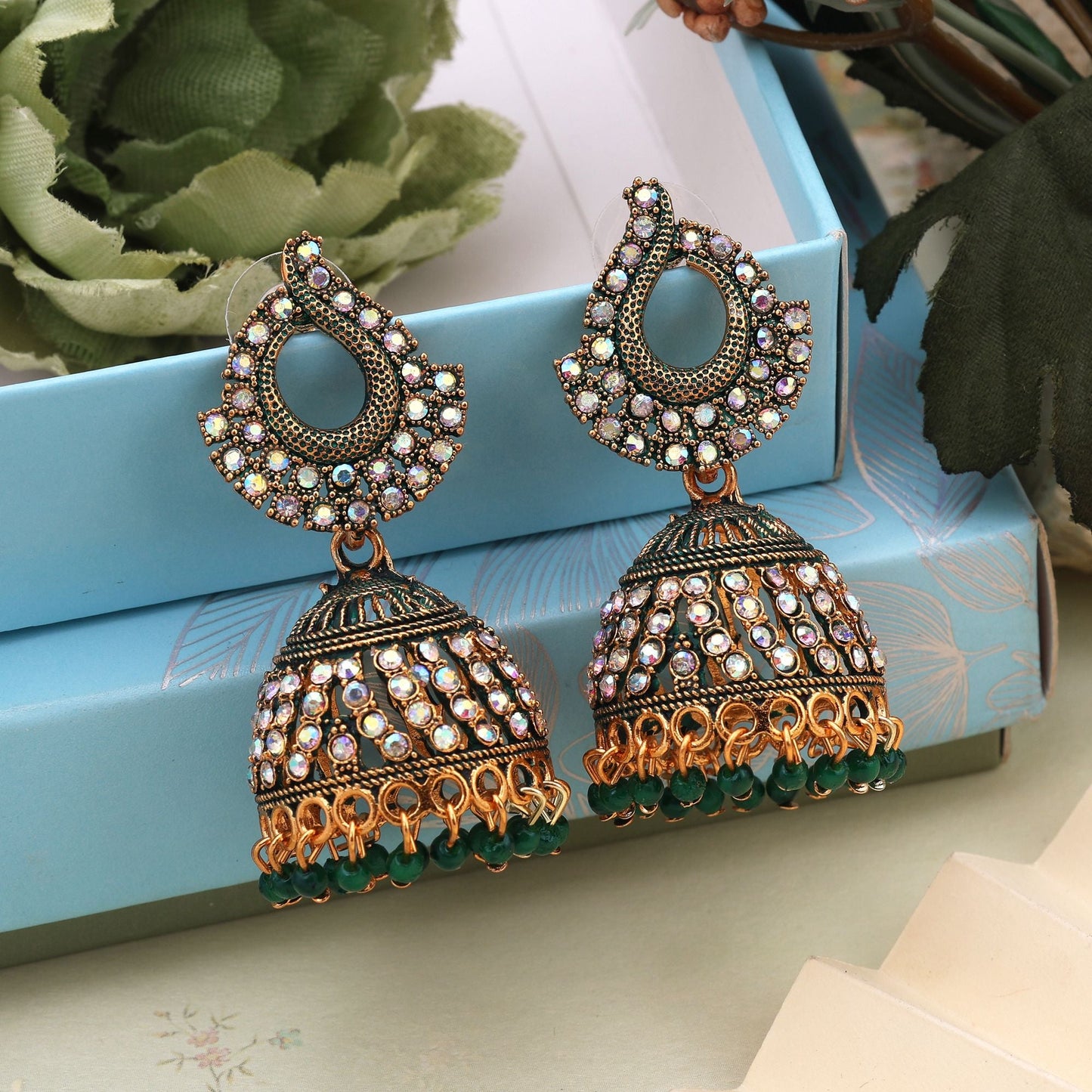 Stilvolle grün-mintfarbene oxidierte Meena-Ohrringe in Handarbeit für Hochzeiten und Party-Looks