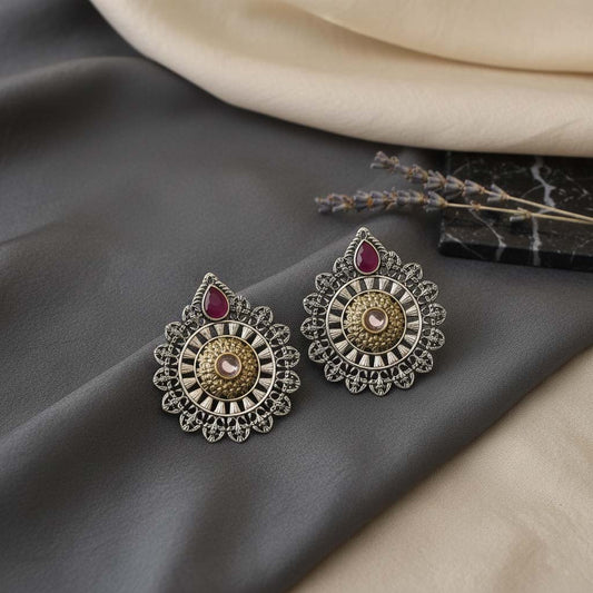 Rani-farbene, oxidierte Ohrringe mit zweifarbigem Finish, ideal für elegante ethnische Feierlichkeiten
