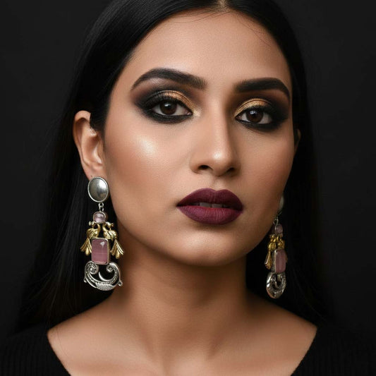 Hellrosa oxidierte Ohrringe mit zarter zweifarbiger Handwerkskunst für einen charmanten ethnischen Look