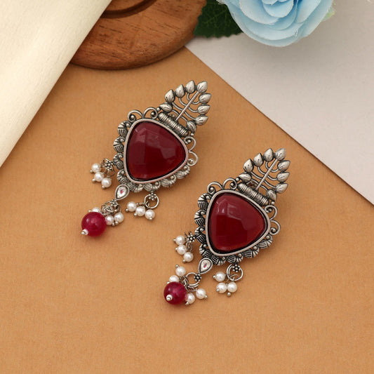 Ohrringe in Weinrot, oxidiert, Vintage, traditionell, ethnisch, Statement-Schmuckdesign