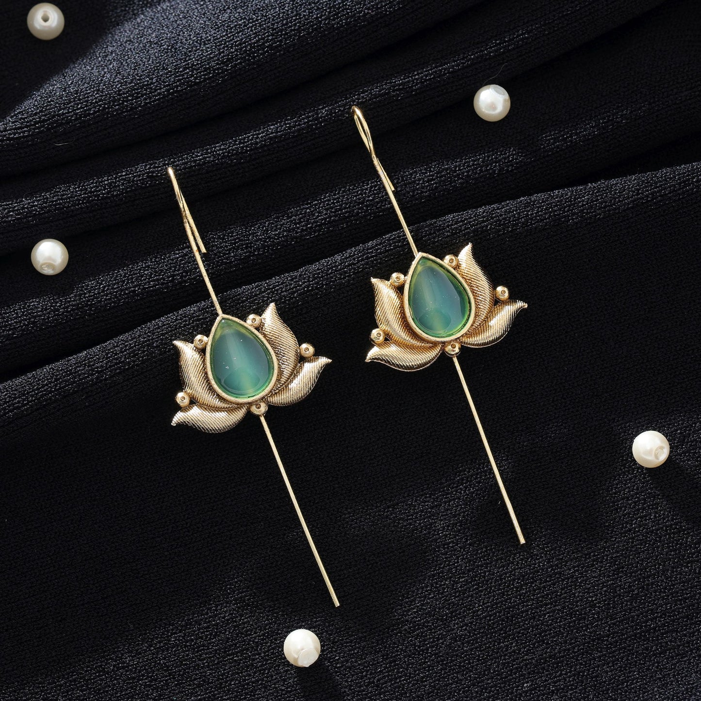 Ohrklemme in Pistaziengrün oxidiert, traditioneller ethnischer Schmuck