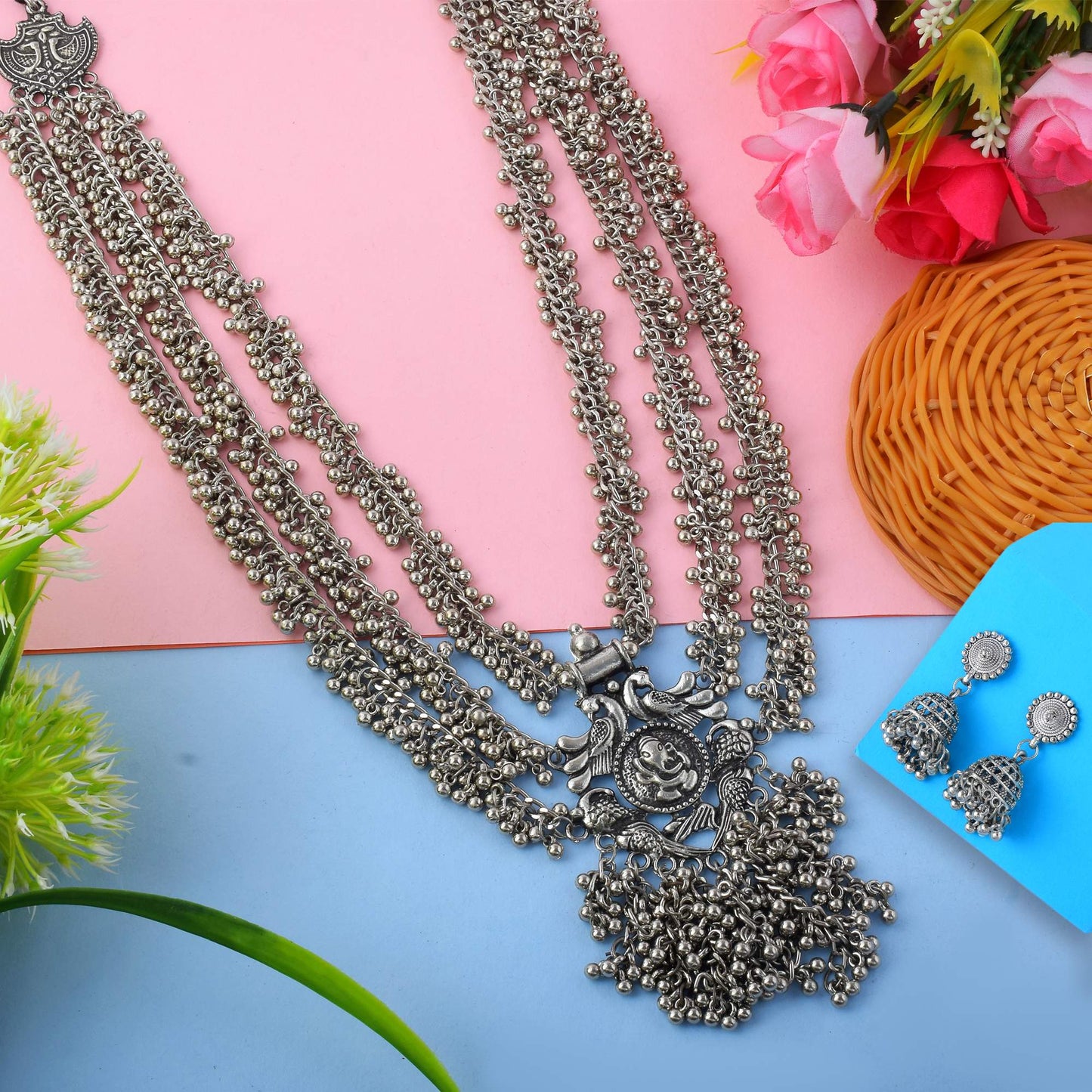 Silberfarbenes, oxidiertes Halsketten-Set mit Lord Ganesha für göttliche Statement-Looks