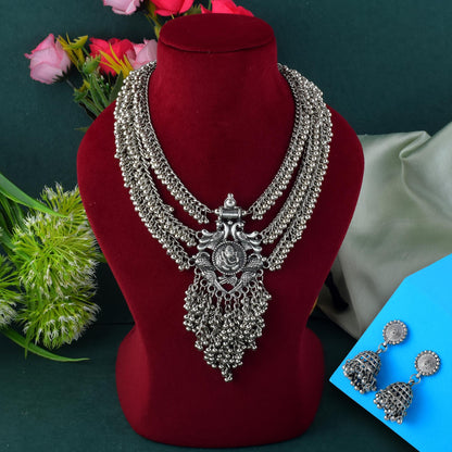 Silberfarbenes, oxidiertes Halsketten-Set mit Lord Ganesha für göttliche Statement-Looks