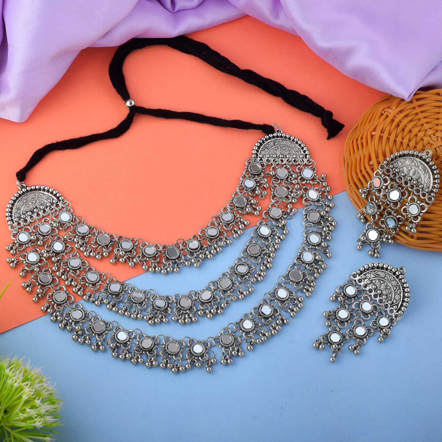 Silberfarbenes oxidiertes Halskettenset mit antikem Finish und komplizierten Designs