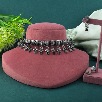 Eklektisches, mehrfarbiges, oxidiertes Halskettenset zum Aufhellen ethnischer Ensembles