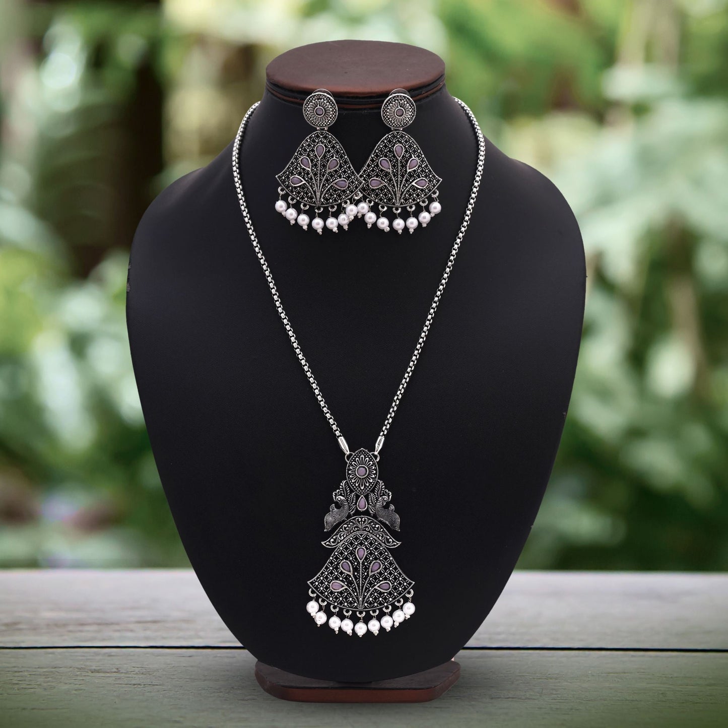 Elegantes, oxidiertes Halsketten-Set in Rosa für moderne Ethno-Fusion-Looks