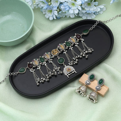 Bordeaux & Grün Farbiges Choker Dual Tone Oxidiertes Halsketten-Set Entworfen Für Einen Edlen Traditionellen Festlichen Look