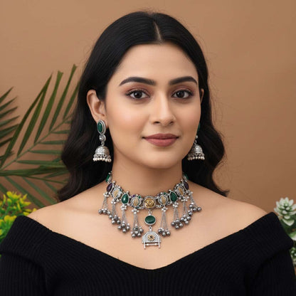 Bordeaux & Grün Farbiges Choker Dual Tone Oxidiertes Halsketten-Set Entworfen Für Einen Edlen Traditionellen Festlichen Look