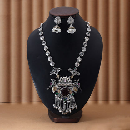 Mehrfarbiges, zweifarbig oxidiertes Halsketten-Set, geschaffen für vielseitiges Styling mit aufwendiger traditioneller Handwerkskunst