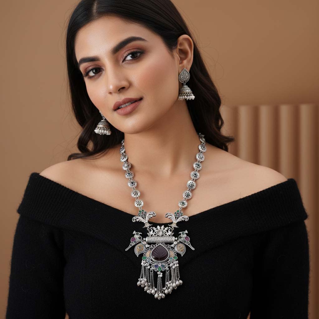 Mehrfarbiges, zweifarbig oxidiertes Halsketten-Set, geschaffen für vielseitiges Styling mit aufwendiger traditioneller Handwerkskunst