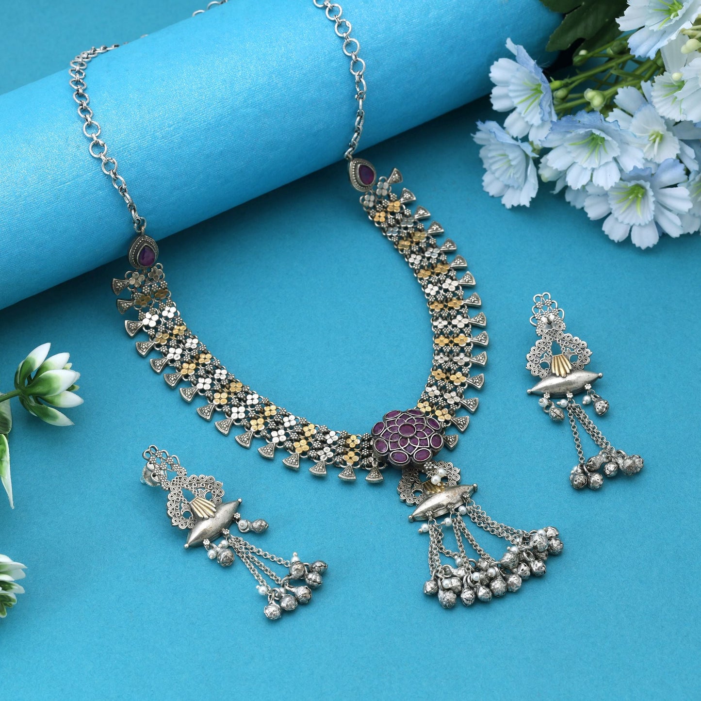 Rani Color Dual Tone oxidiertes Halsketten-Set, angereichert mit lebendigen Farbtönen und eleganter oxidierter Handwerkskunst