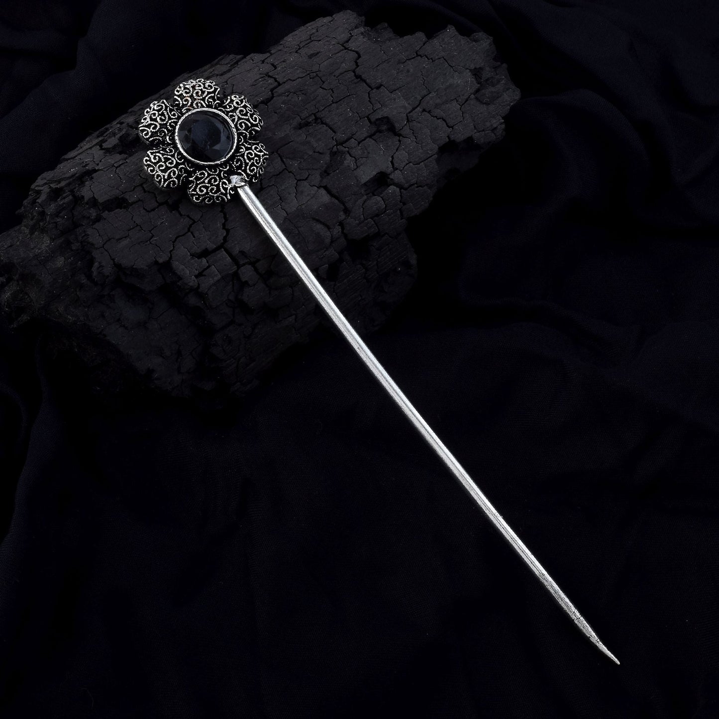 Wunderschöne oxidierte Haarnadel in Schwarz, perfekt für ethnische Damenmode und Braut-Outfits