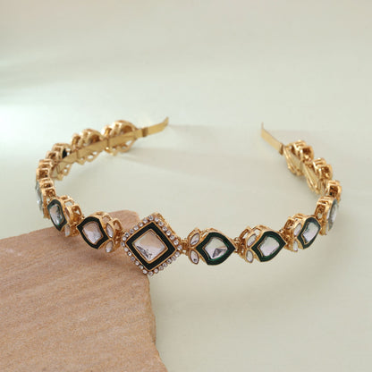 Green Color Hair Band With Soft Comfortable Everyday Wear Design