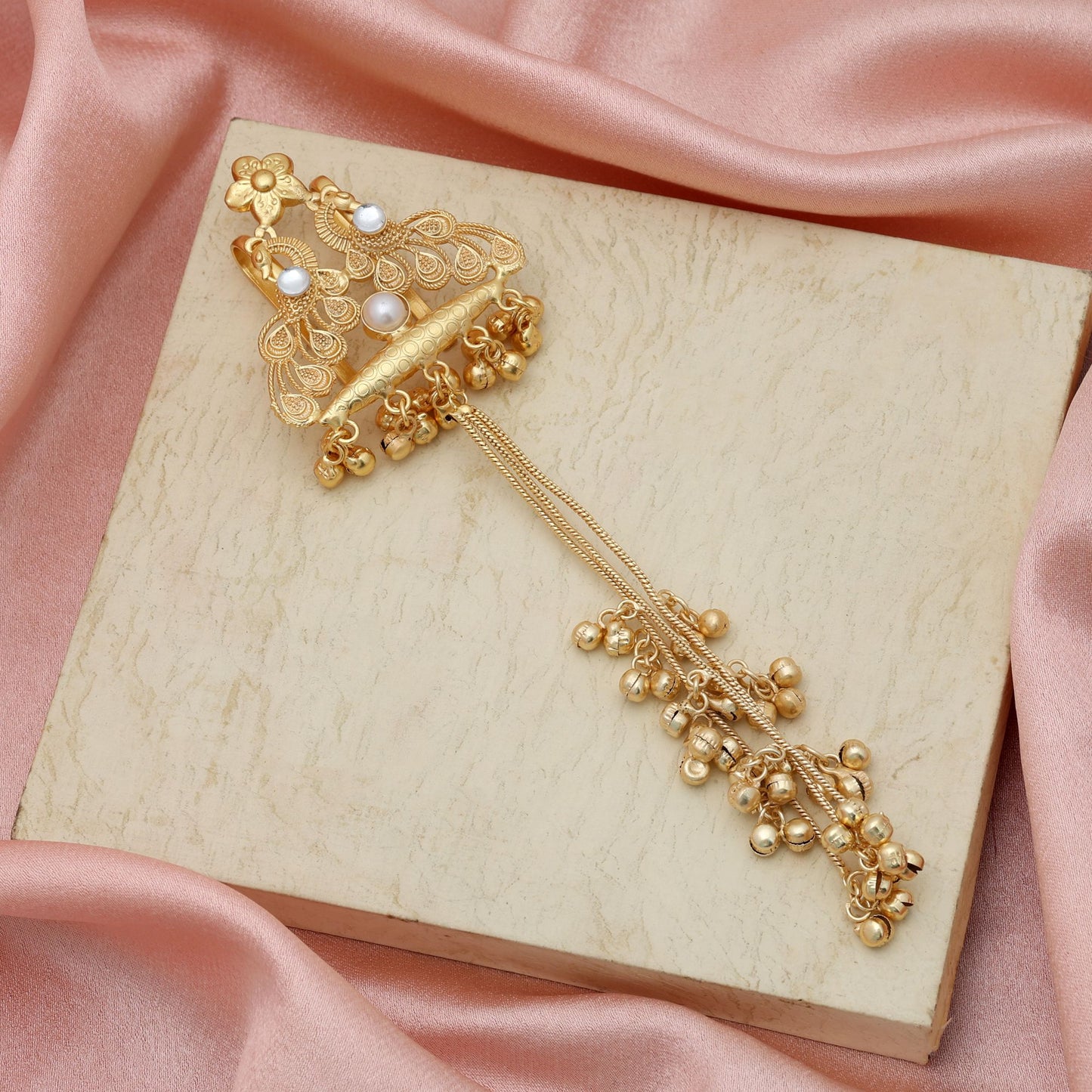 Haarnadel in Weiß, elegant, Brautschmuck, stilvolles Hochzeitsaccessoire