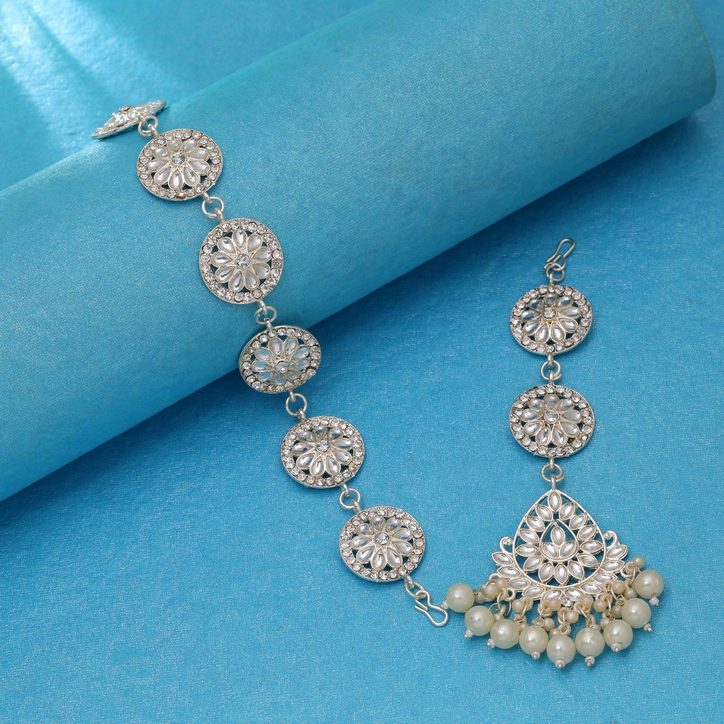 White Color Kundan Mathapatti with Maangtika Featuring Elegant Bridal Design and Royal Traditional Jewelry Look
