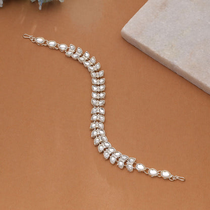 White Color Kundan Mathapatti with Elegant Traditional Design for Bridal and Festive Jewelry Wear
