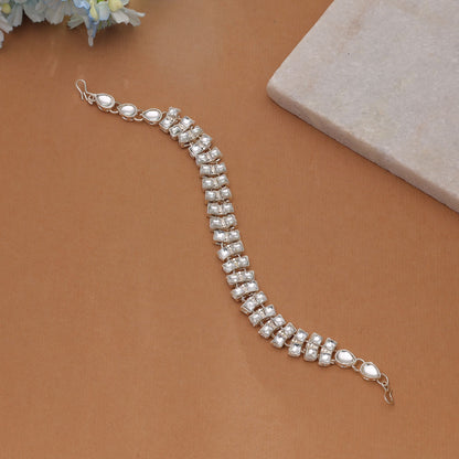 White Color Kundan Mathapatti Featuring Premium Stone Work with Royal Ethnic Bridal Look