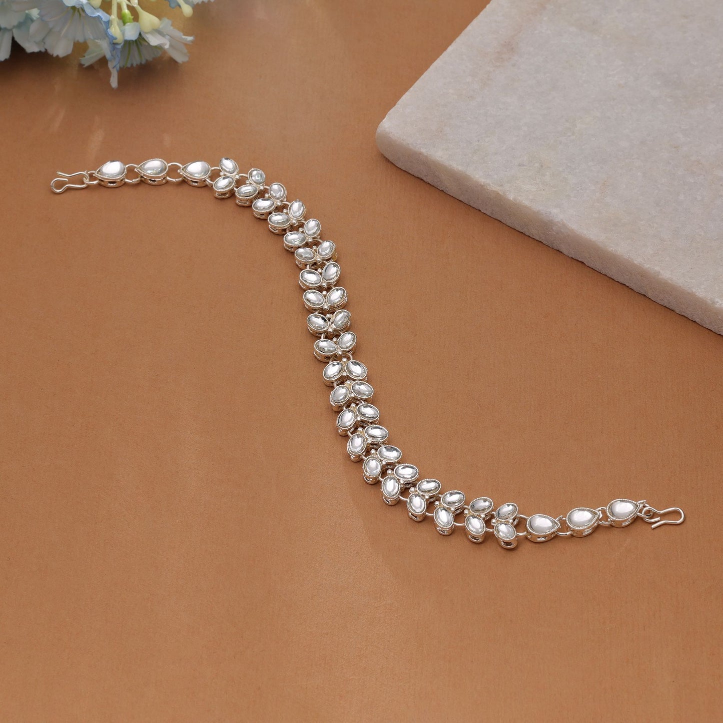 White Color Kundan Mathapatti Crafted with Beautiful Detailing and Stylish Traditional Fashion Appeal