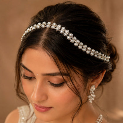 White Color Kundan Mathapatti Crafted with Beautiful Detailing and Stylish Traditional Fashion Appeal