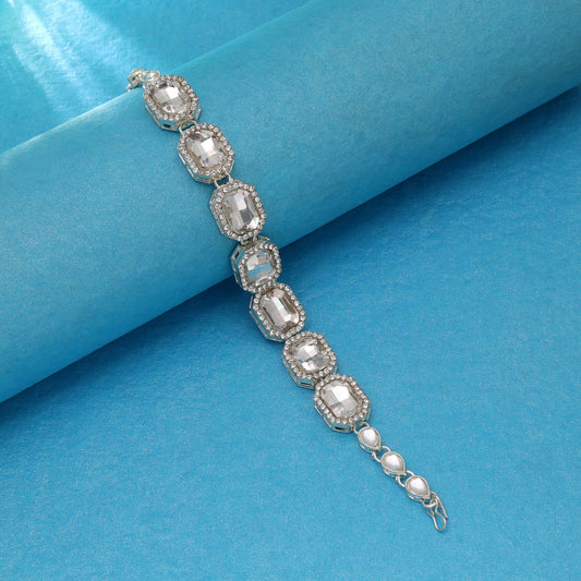 White Color Mathapatti with Elegant Traditional Design for Bridal and Festive Jewelry Styling