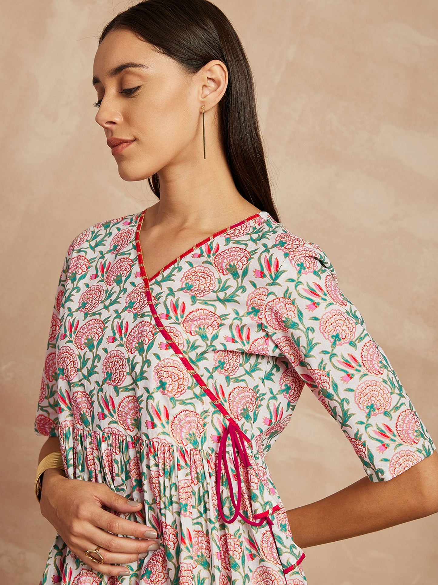 Mehrfarbiges Angrakha-Kurti aus reiner Baumwolle mit Blumenmuster und Hose