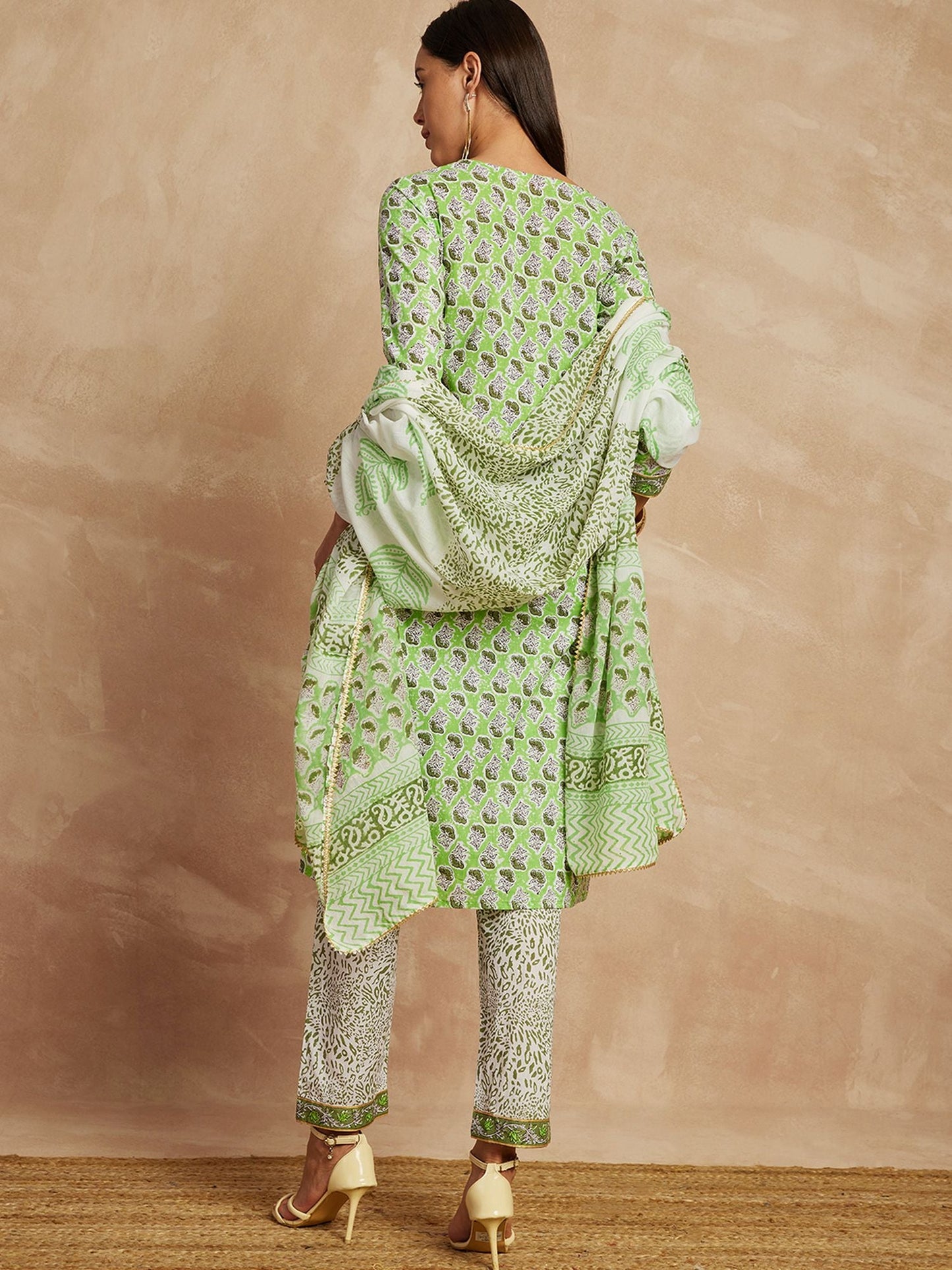 Pista Green Farbe ethnische Motive gedruckt reine Baumwolle gerade Kurta &amp; Hose mit Dupatta
