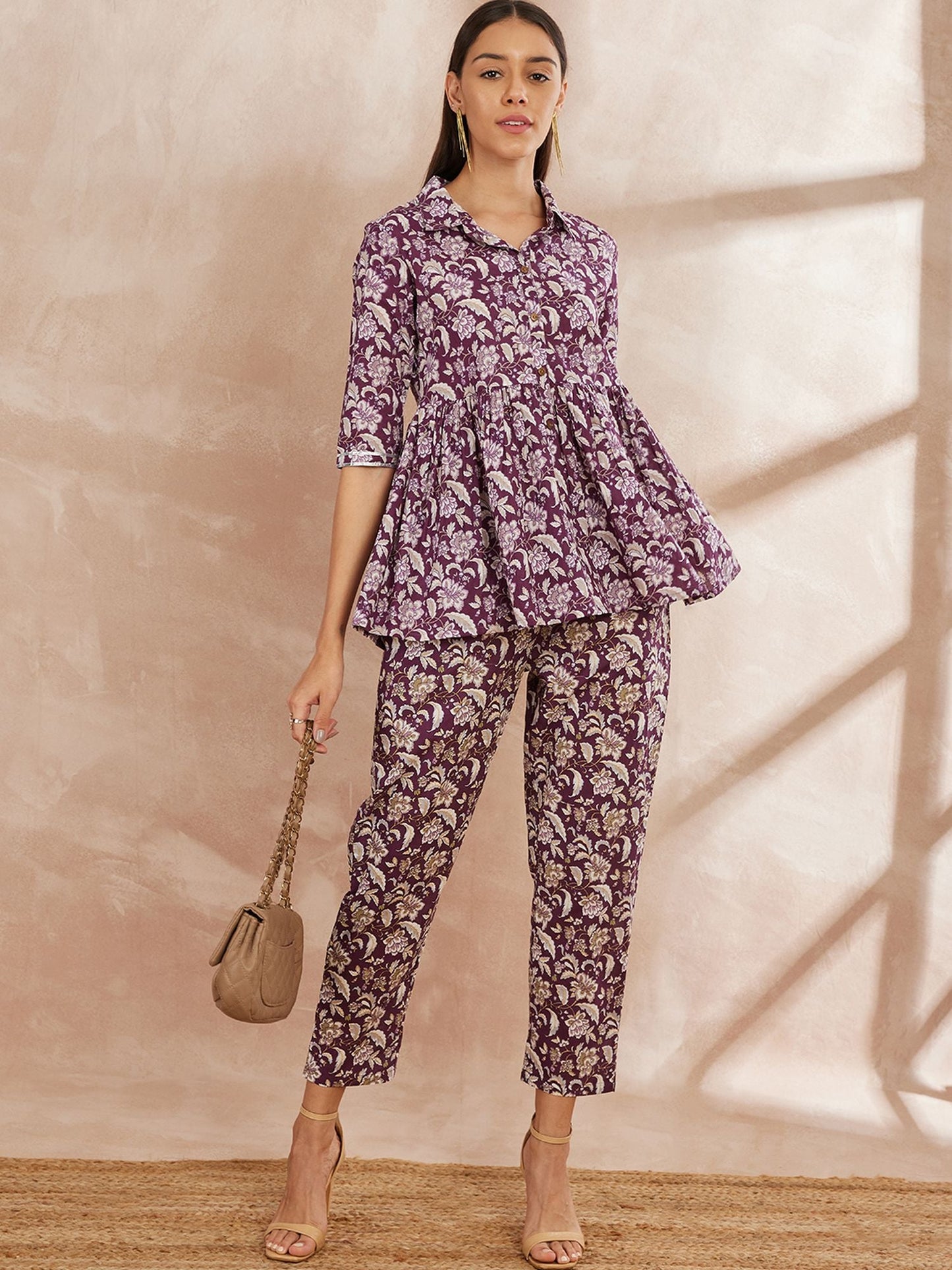 Lilafarbene Tunika aus reiner Baumwolle mit Blumenmuster und Hose