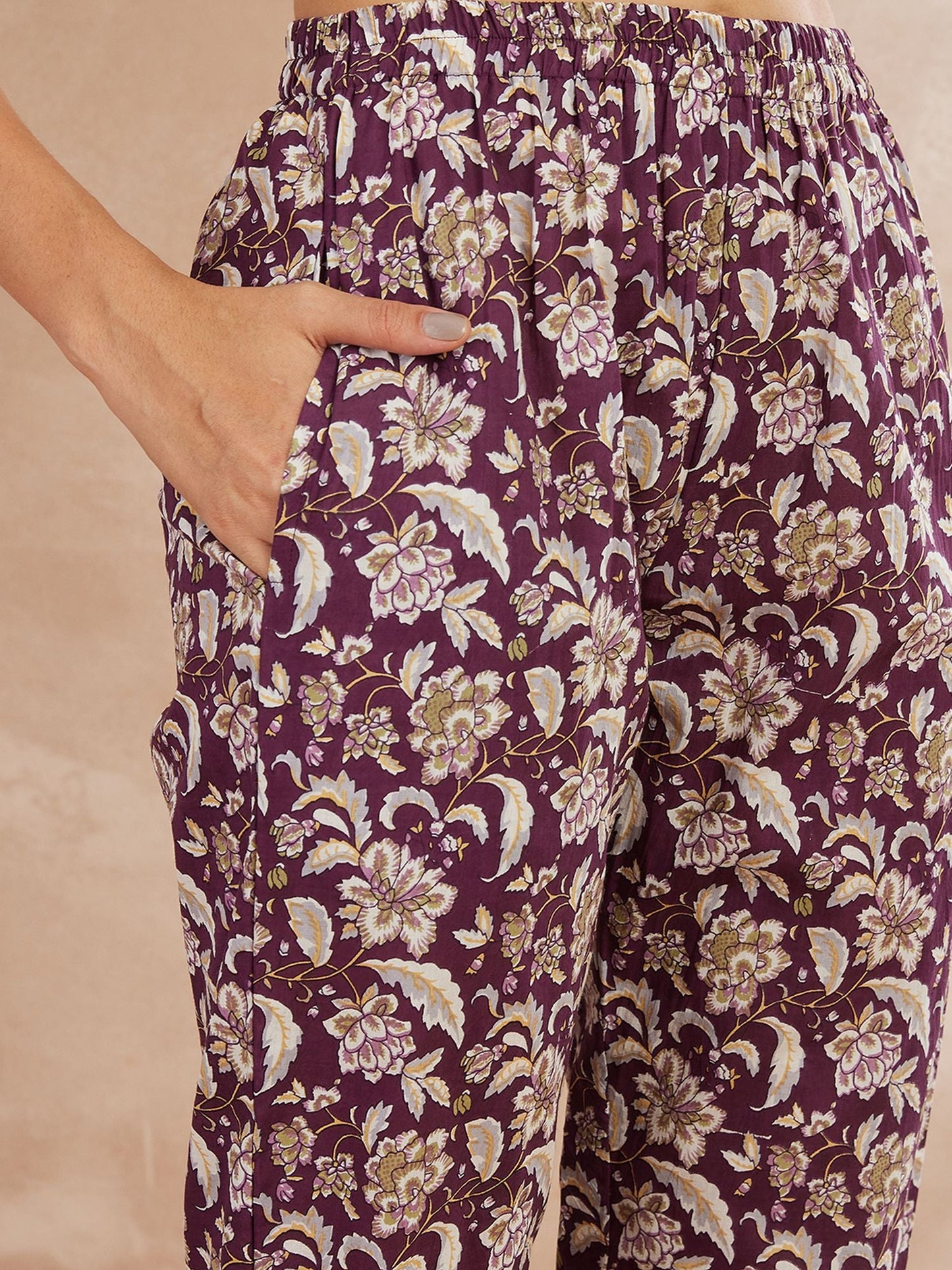 Lilafarbene Tunika aus reiner Baumwolle mit Blumenmuster und Hose