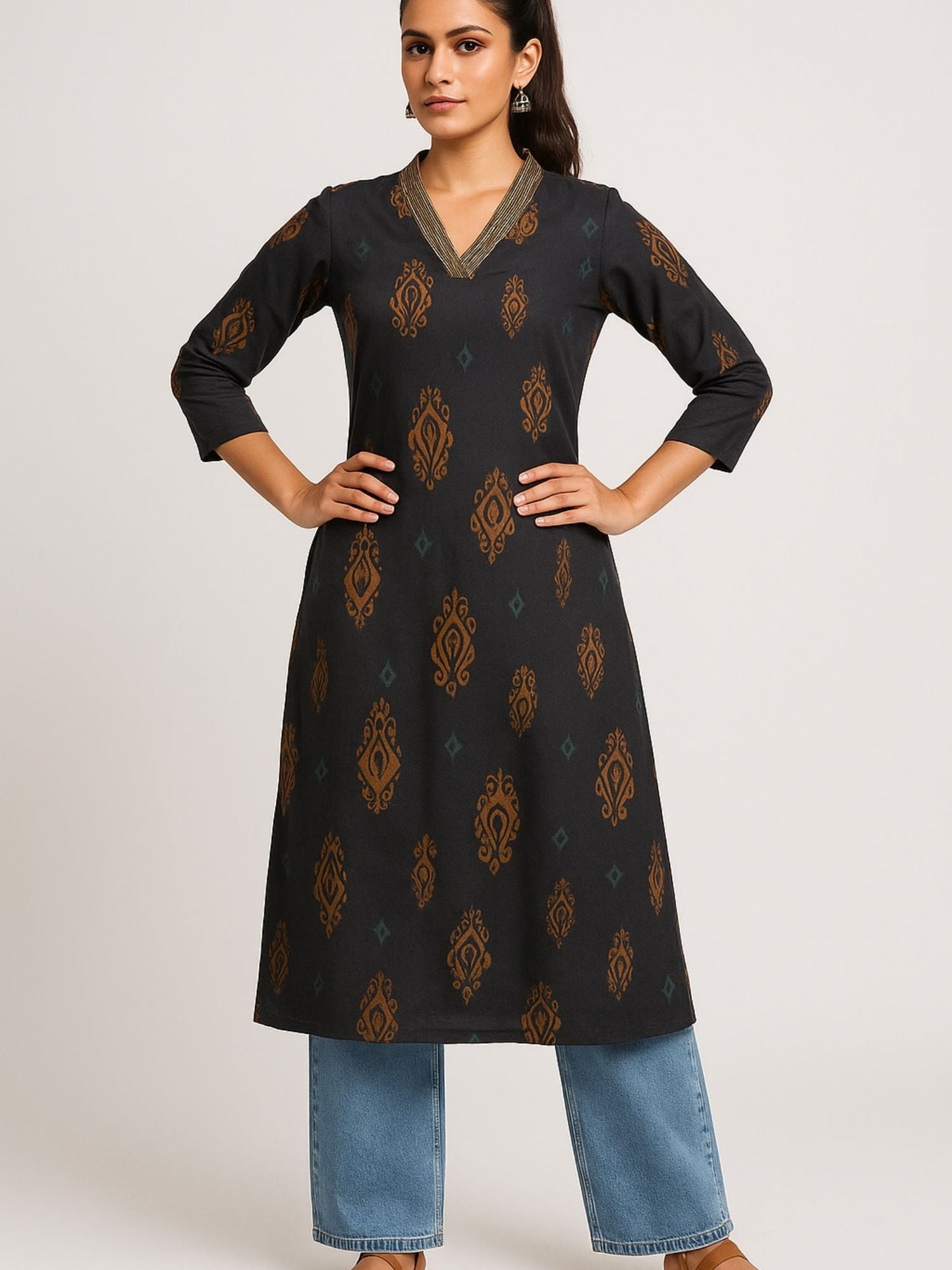 Schwarzer Color Block Style Print mit Zari-Couching am Halsausschnitt Kurti