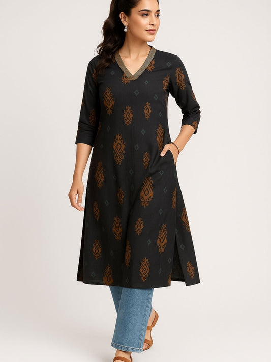 Schwarzer Color Block Style Print mit Zari-Couching am Halsausschnitt Kurti