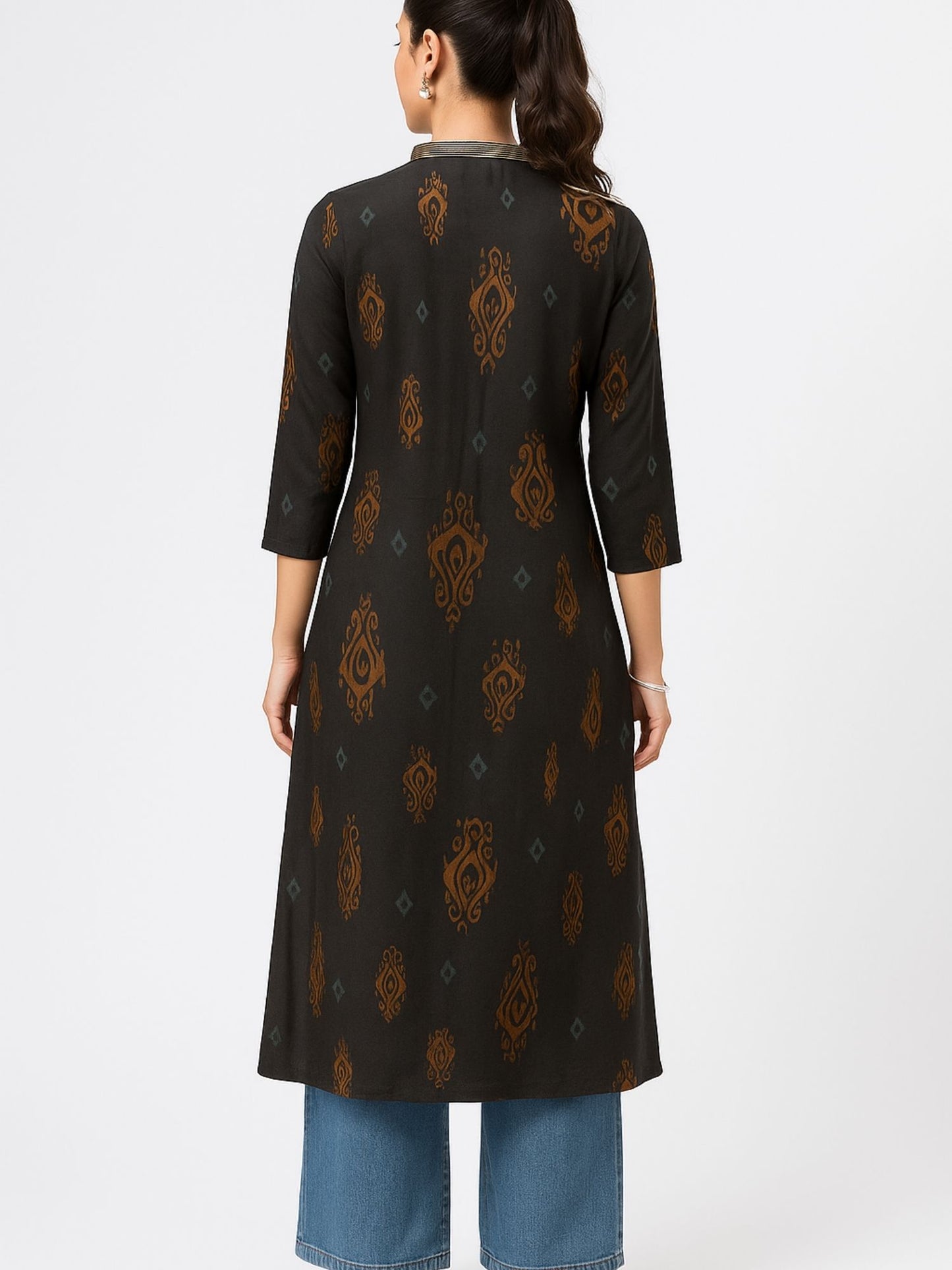 Schwarzer Color Block Style Print mit Zari-Couching am Halsausschnitt Kurti